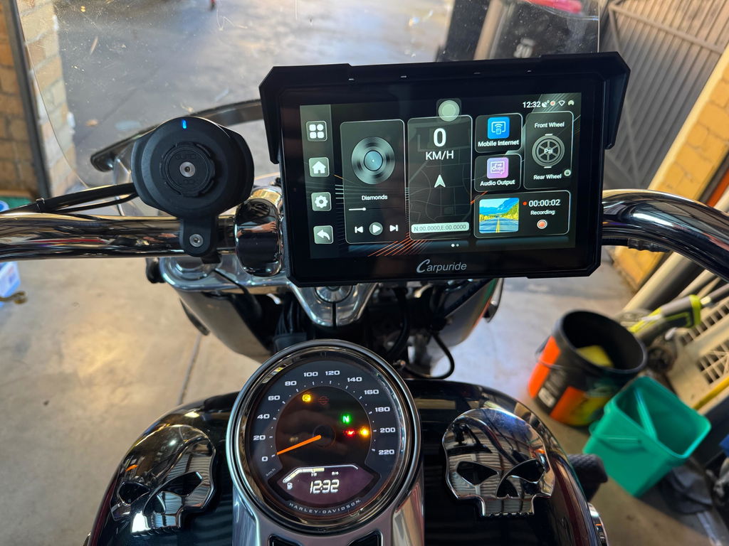 Carpuride W702H Harley CarPlay-Display 7 Zoll + Halterung