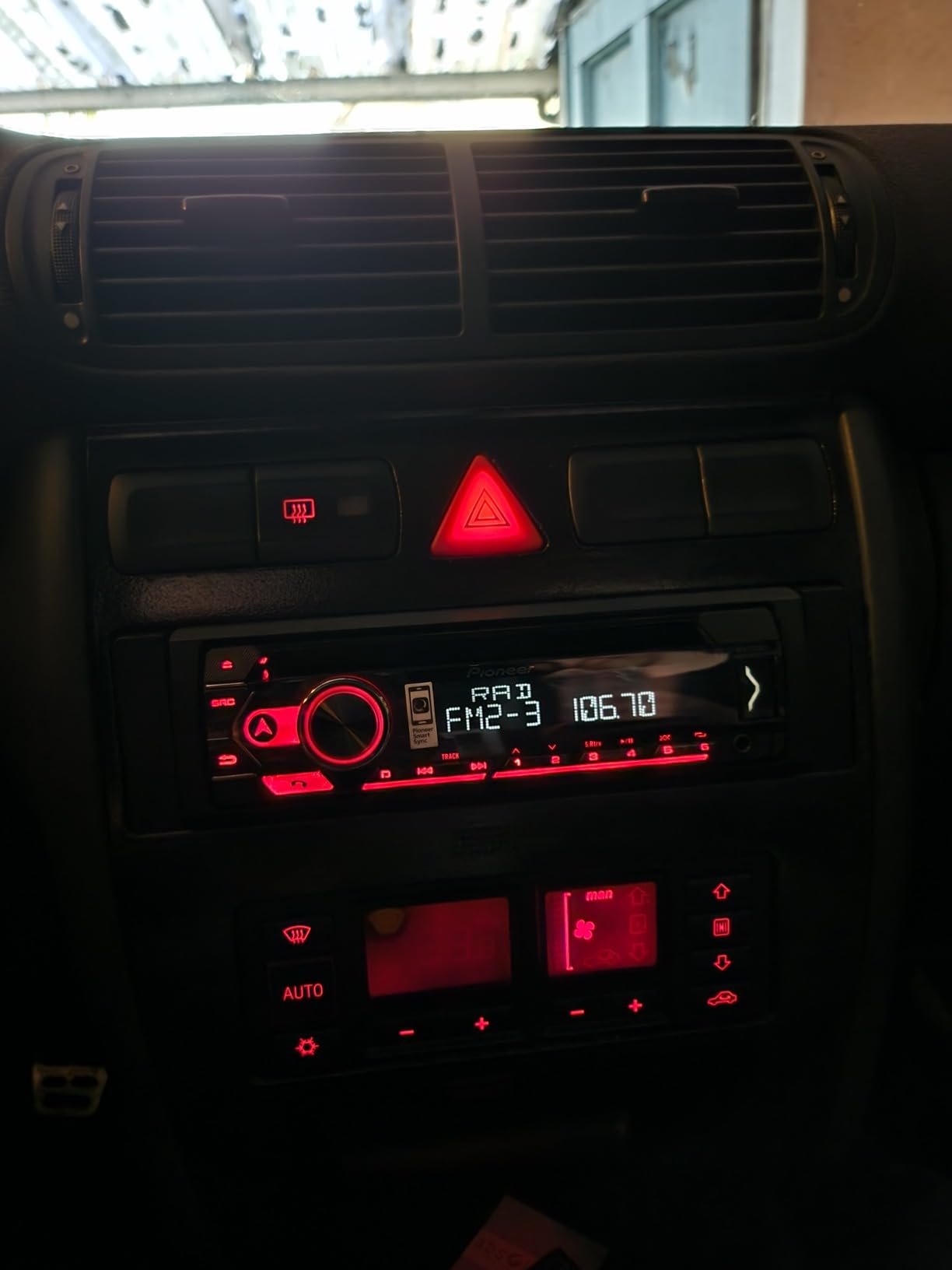 Pioneer DEH-S320BT 1-DIN Autoradio CD Bluetooth rot