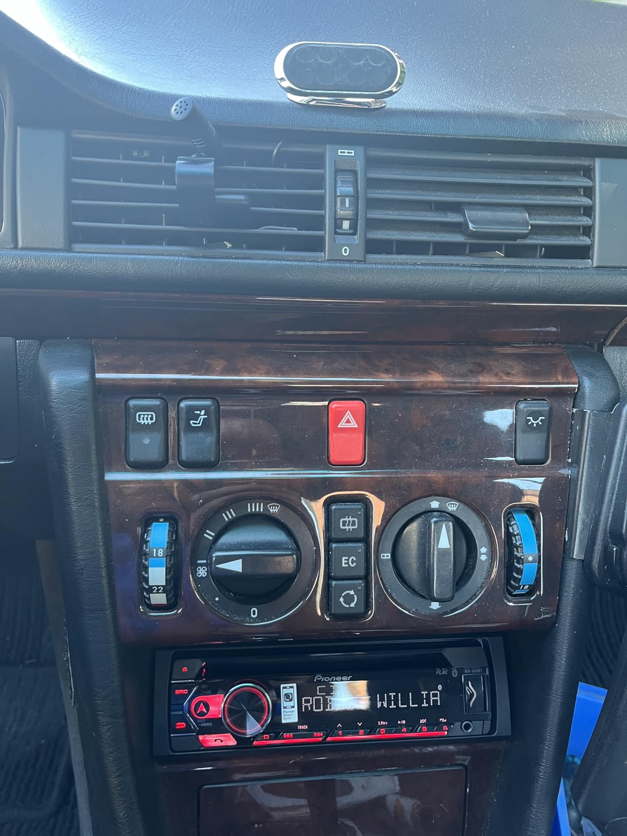 Pioneer DEH-S320BT 1-DIN Autoradio CD Bluetooth rot