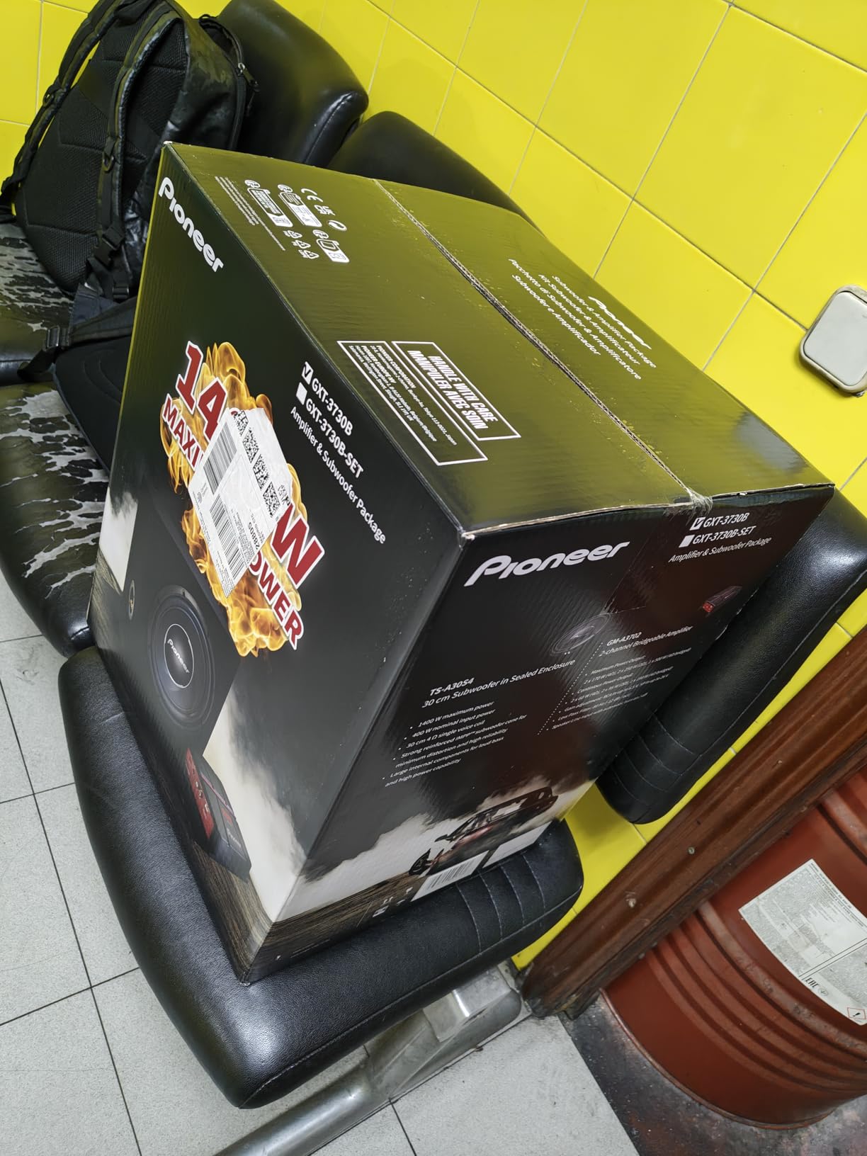 Pioneer GXT-3730B Gehäusesubwoofer 30cm 1400W mit Verstärker