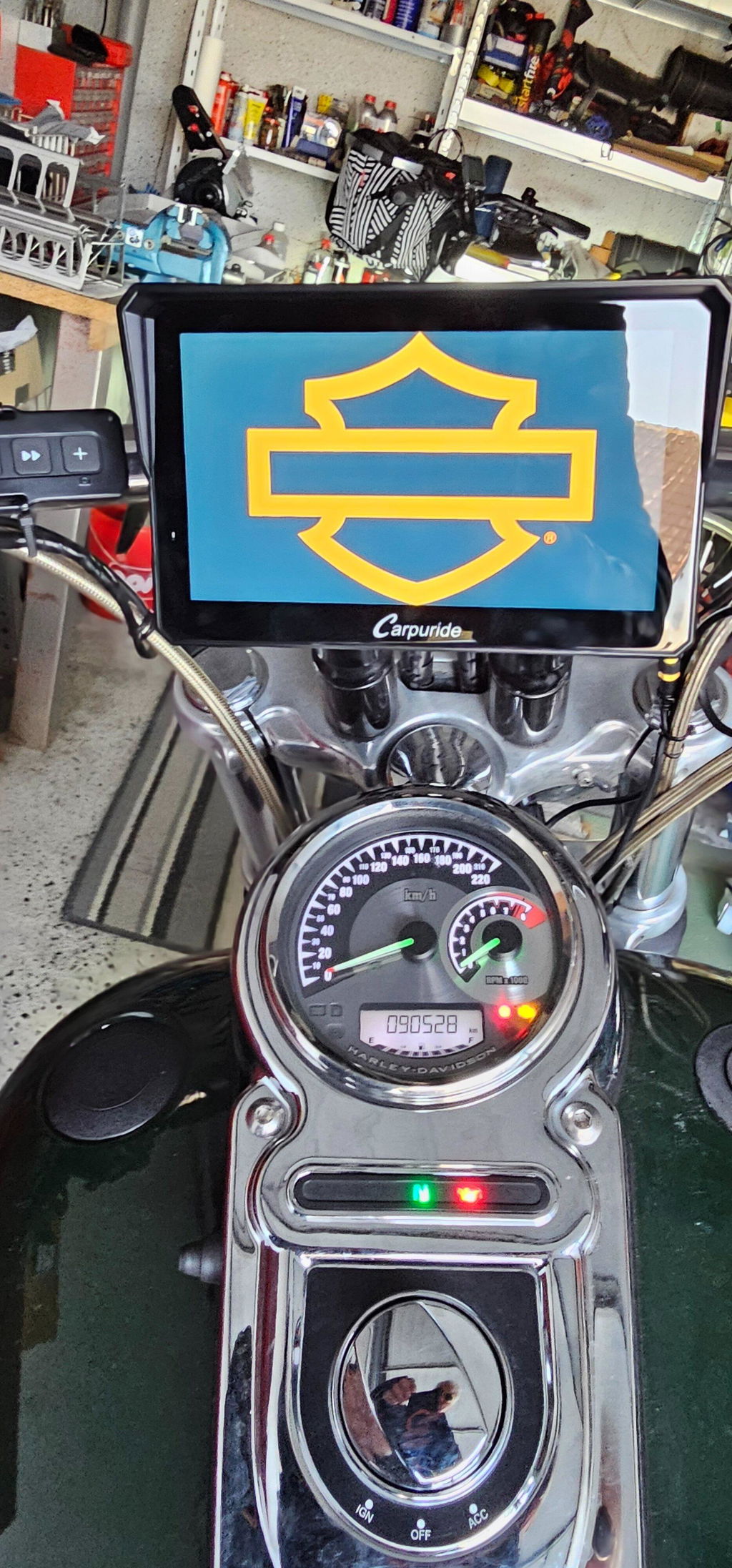 Carpuride W702H Harley CarPlay-Display 7 Zoll + Halterung