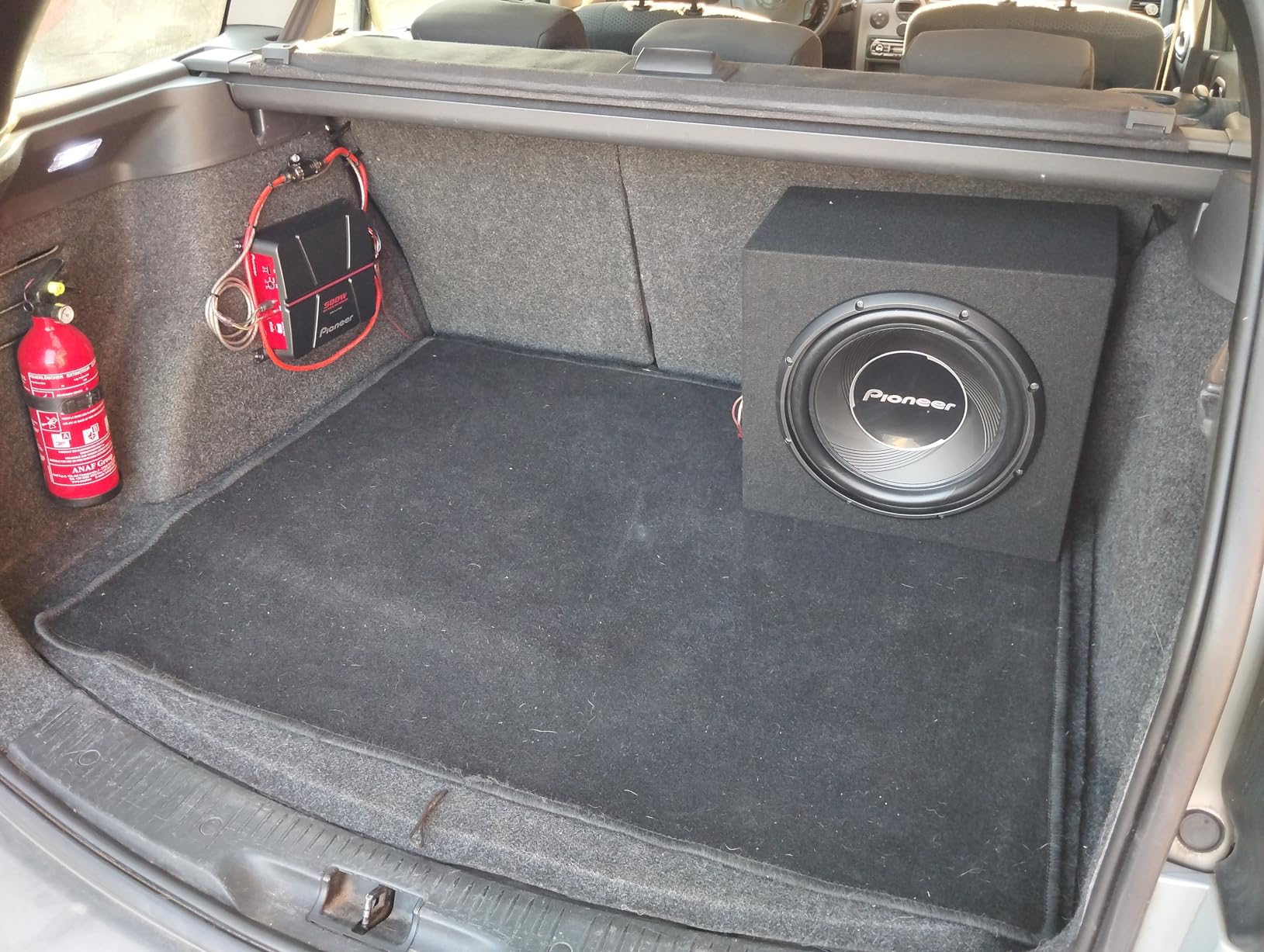 Pioneer GXT-3730B Gehäusesubwoofer 30cm 1400W mit Verstärker