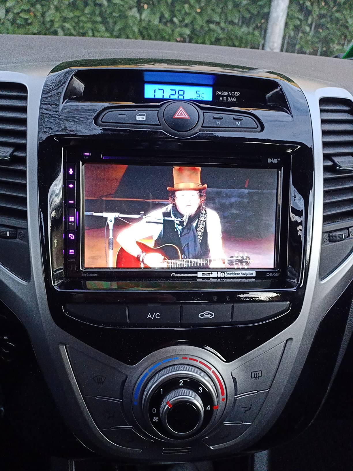 Pioneer AVH-Z5200DAB 2-DIN Autoradio 6,8 Zoll inkl. Antenne DAB+